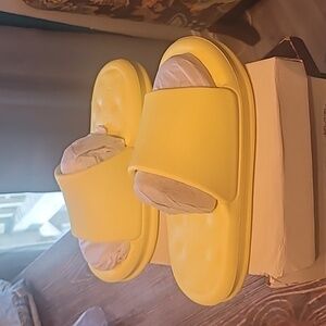 NIB Beach Slides By J/Slides Yellow Cushioned Slides Size 9